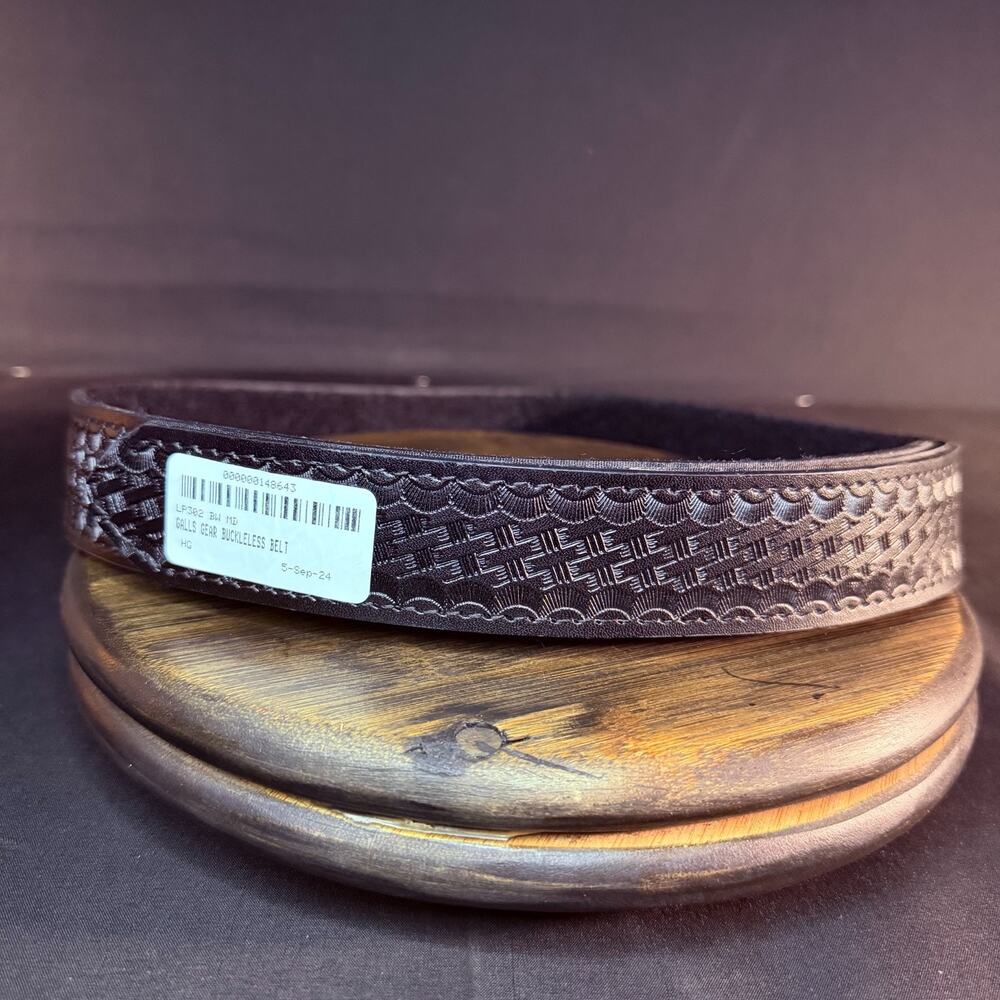 Galls Inner Belt Size Medium Buckleless Gear Black Basketweave Leather LP302